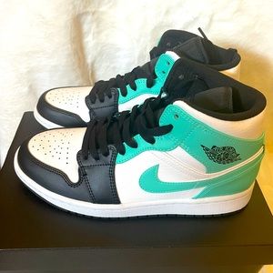 Air Jordan 1 mid. White/Teal/Black size US-8.
